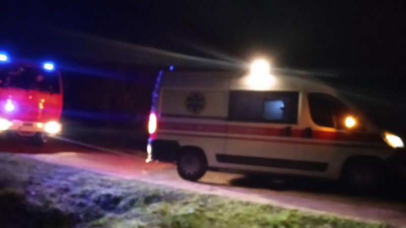 Прибула за викликом і застрягла: у Володимирському районі рятувальники визволили карету швидкої