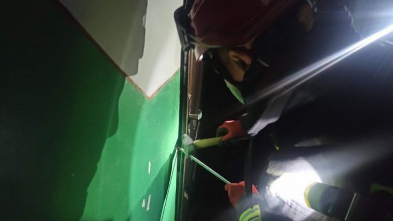 У Луцьку рятувальники допомогли дітям, які опинилися у зачиненій квартирі