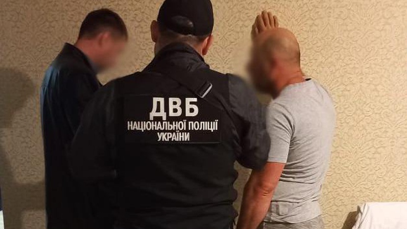 На Волині викрили сім’ю аферистів, яка заробляла на діяльності сервісних центрів МВС України