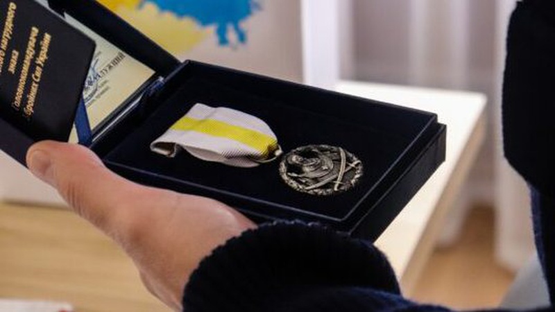 Директорка волинської лікарні отримала почесну відзнаку від Залужного