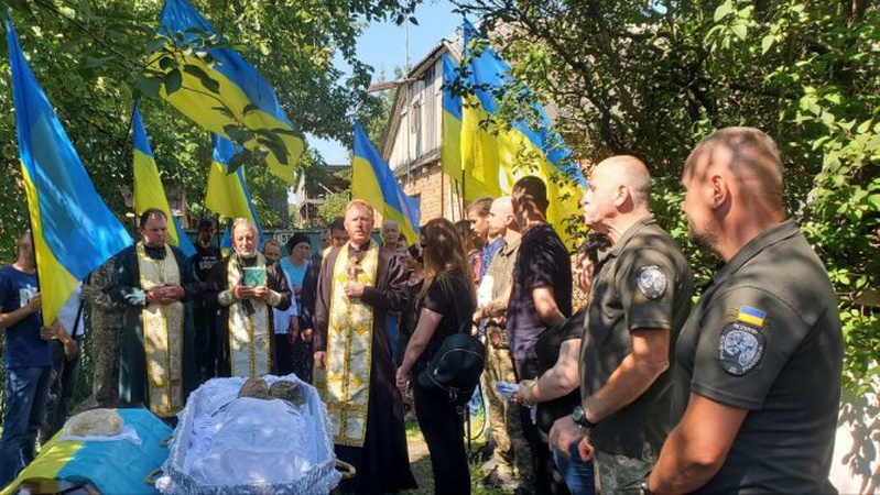 Громада на Волині провела в останню дорогу свого Героя. ФОТО