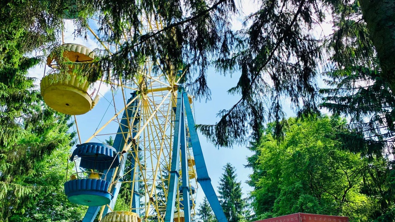 Луцьке «чортове колесо» погойдало будматеріали й готове чепуритися