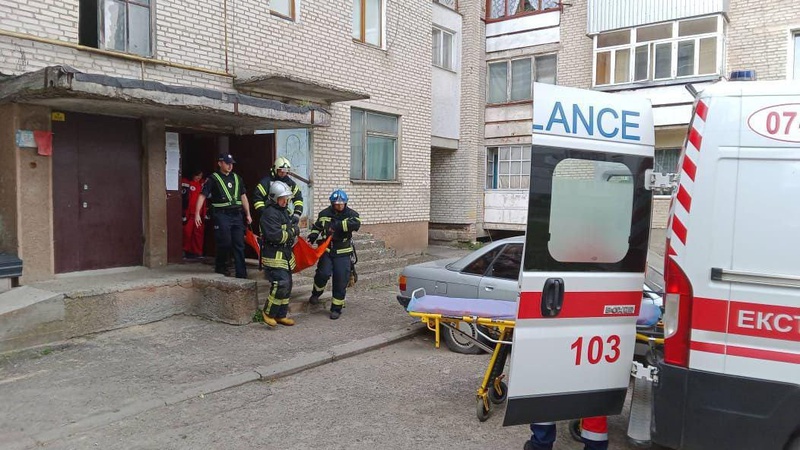 У Луцьку із зачиненої квартири рятувальники визволили чоловіка