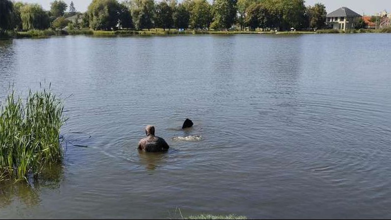 У Луцьку в Теремнівських ставках стирчала арматура