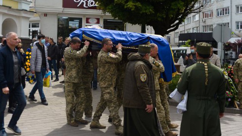 У Луцьку попрощалися з ветераном АТО Андрієм Омельчуком. ФОТО