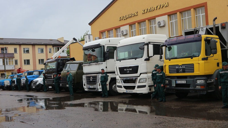 У Підгайцівській громаді зловмисники залили в баки комунальних машин воду