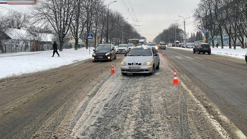 У  Луцьку водій Daewoo Lanos збив пішохідку.ФОТО