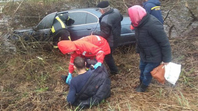 На Волині BMW злетіла в канаву. ФОТО