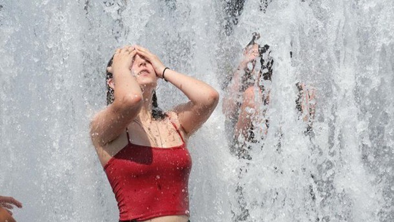 Коли в Україну «увірветься» спека