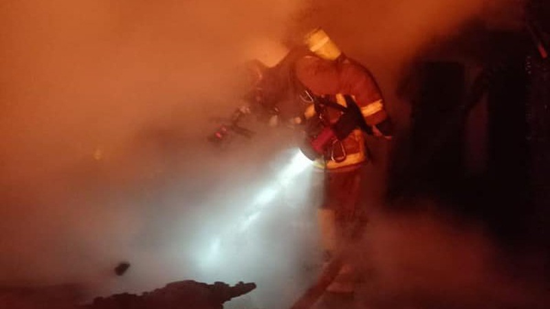 На Волині гасили дві пожежі в житловому секторі