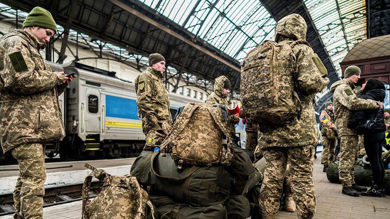 «Укрзалізниця» запускає гарячу лінію зв'язку для військових