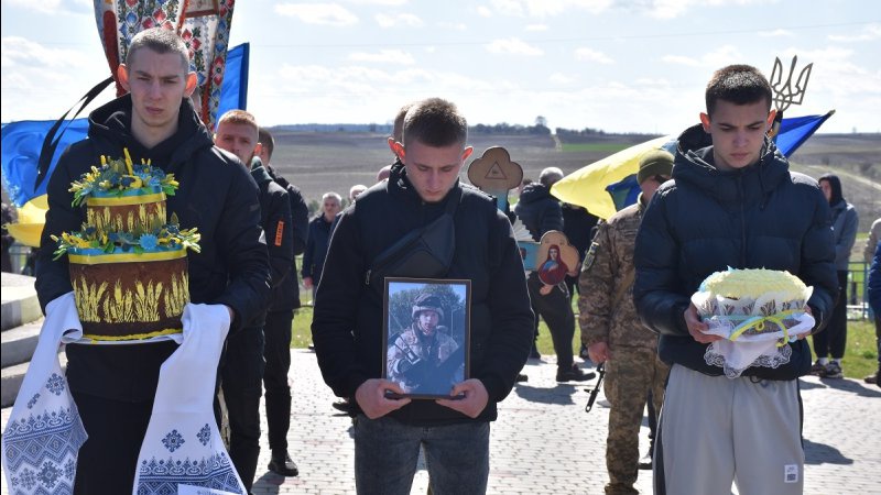 Назавжди 20: у громаді на Волині попрощалися із молодим Героєм Василем Куприянчиком