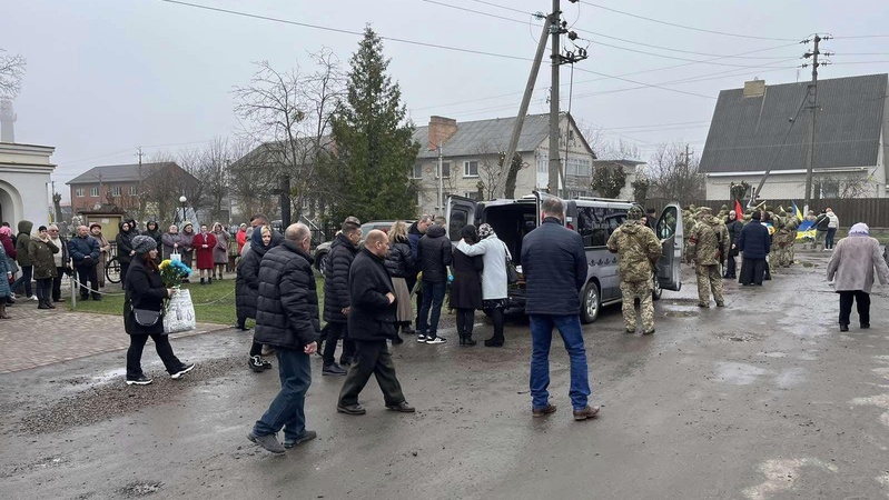 У громаді на Волині попрощалися із полеглим Героєм. ФОТО