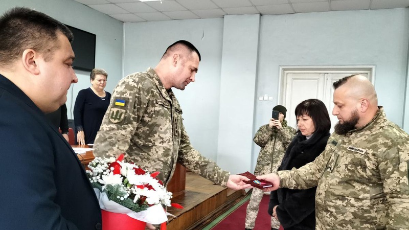 Батькам загиблого Героя Тараса Меліса з Рожища вручили посмертну нагороду сина