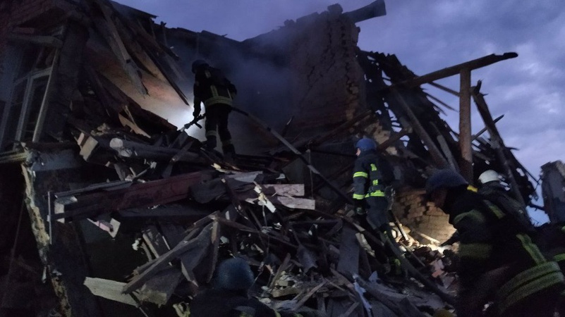 Чугуїв під Харковом вночі зазнав ракетного удару: є жертви та поранені