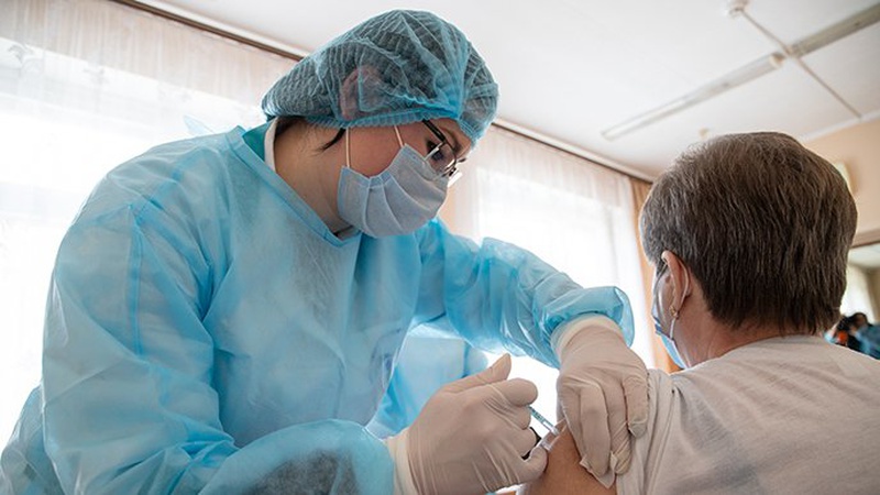 Уряд просять відтермінувати покарання для невакцинованих працівників освіти