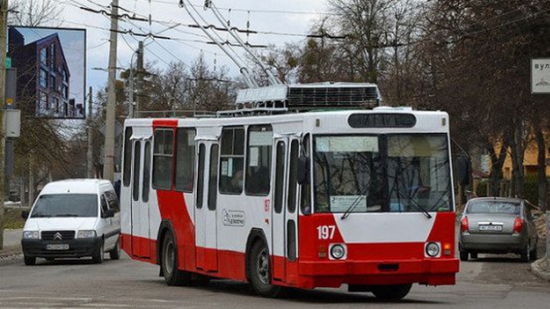 До кладовища в Гаразджі пускають ще декілька тролейбусів