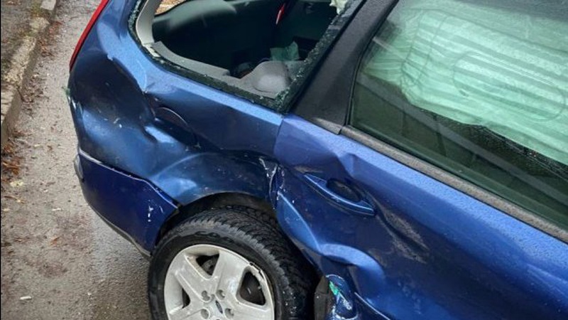 У Луцьку на повороті Ford зіткнувся з Jaguar. Фото