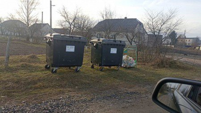 У Ратному встановили євроконтейнери для сміття