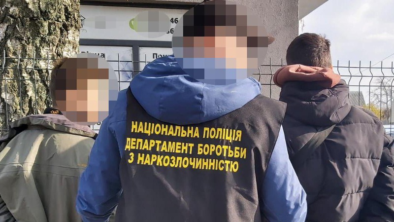 У Луцьку спіймали неповнолітніх з наркотиками