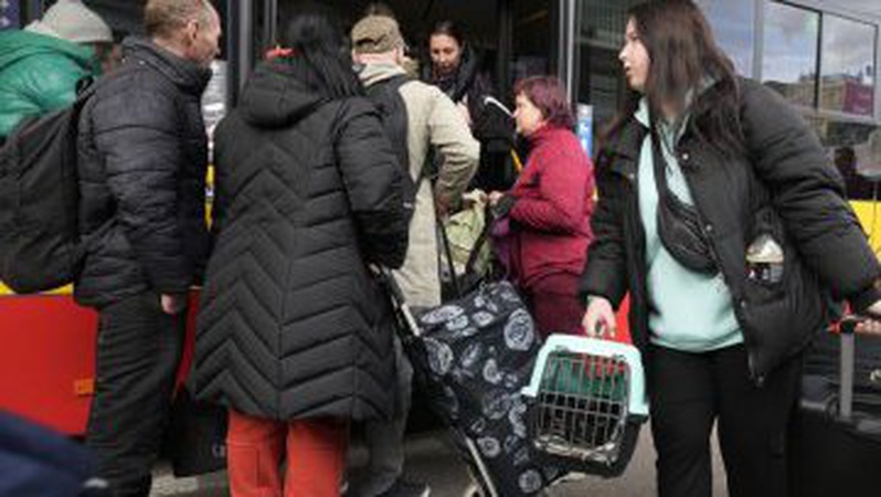 Українських біженців у Польщі стало менше