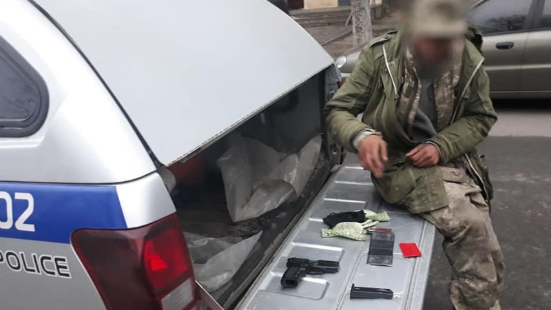 У луцькій маршрутці п’яний чоловік розмахував пістолетом