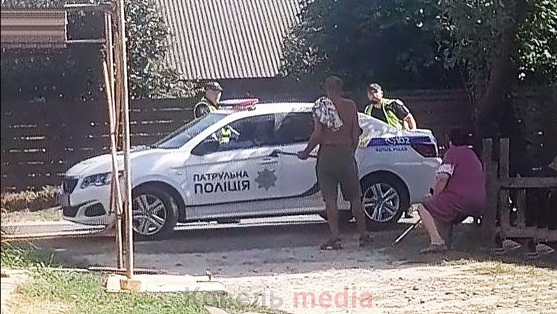 У Ковелі чоловік з сокирою погрожував патрульним і вдарив жінку