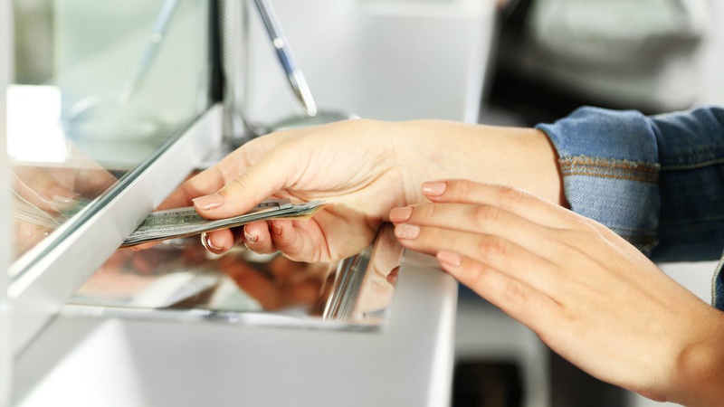 В Україні не приймають в обмінниках деякі доларові банкноти