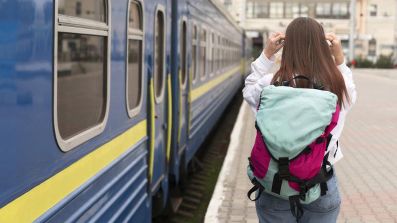«Укрзалізниця» запускає додаткові потяги на Великдень й травневі свята: маршрути та графіки