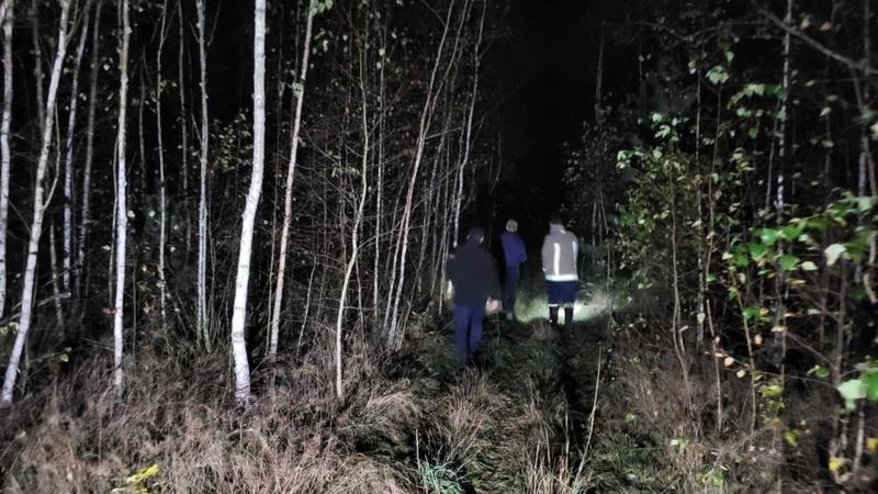 Волинські рятувальники вночі розшукали чоловіка, який заблукав у лісі