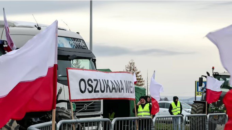 Польські фермери пообіцяли блокувати кордон з Україною до початку січня