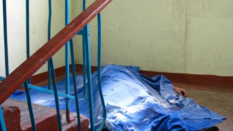 На Волині у під’їзді чоловік вчинив самогубство