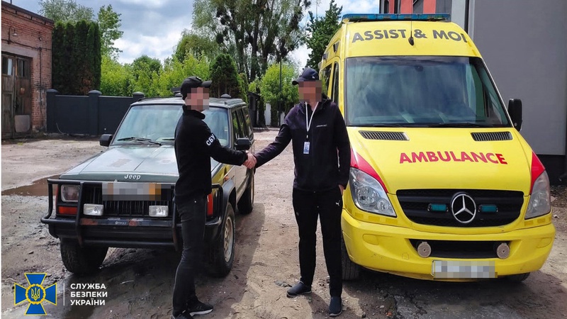 Військовим передали автомобілі, які на Волинь завезли як гумдопомогу і хотіли продати