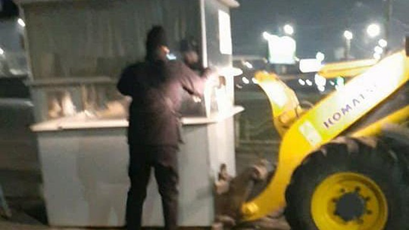 У Луцьку на Карпенка-Карого демонтували самовільно встановлені шлагбаум та стоянку