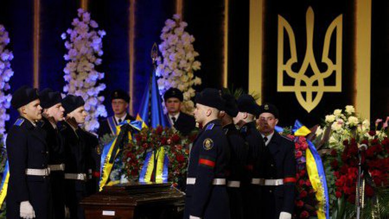 Сьогодні прощалися з загиблими у Броварах керівниками МВС, екіпажем гвинтокрила та жертвами трагедії