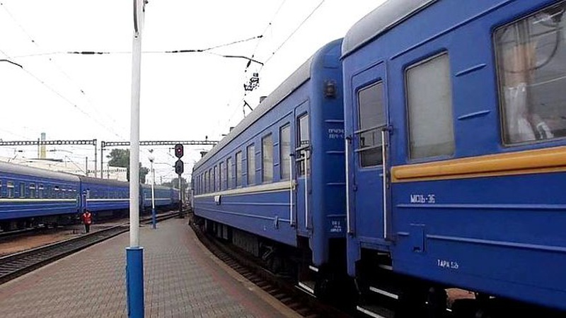 Пасажир поїзда помер після падіння з верхньої полиці