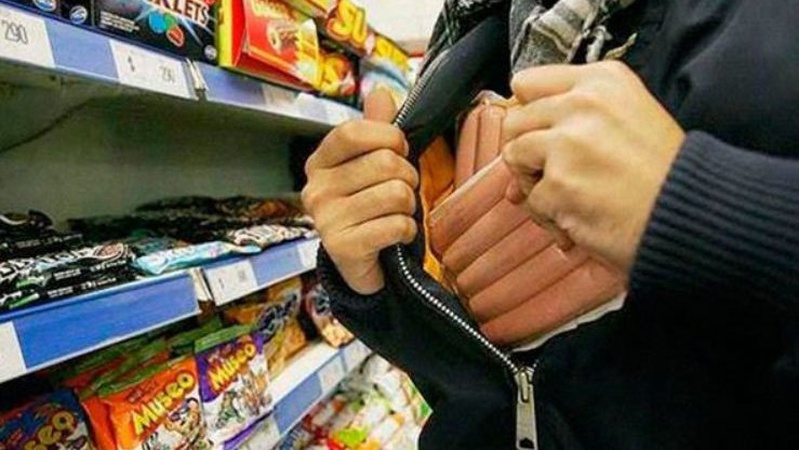 Крала товар у супермаркетах: 30-річну лучанку підозрюють у 8 злочинах