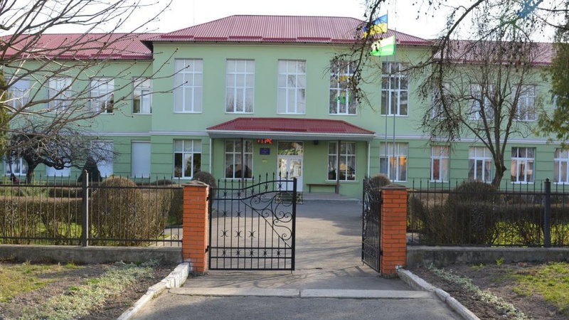 З поглибленим вивченням англійської та інформатики: у Княгининівський ліцей кличуть учнів