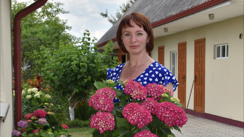 На подвір’ї волинянки росте майже 250 сортами квітів