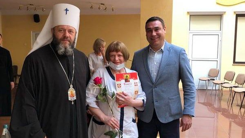 Митрополит Луцький і Волинський Михаїл нагородив медсестер. ФОТО