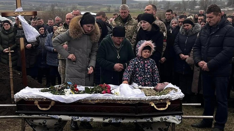 Хрещениця Героя просила священника оживити його: на Волині провели в останню дорогу бійця ЗСУ Богдана Шведюка