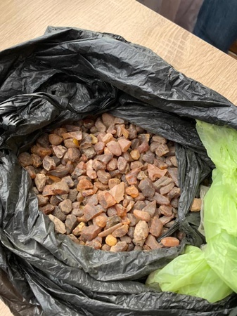 Обшуки в Нововолинську: вилучили бурштин, наркотики і зброю