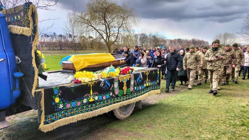 У Рожищенській громаді попрощалися із загиблим Героєм Арсеном Заруцьким