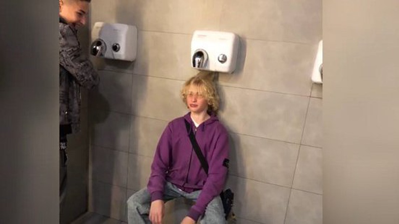 У «Промені» в Луцьку сушарка засмоктала волосся юнака