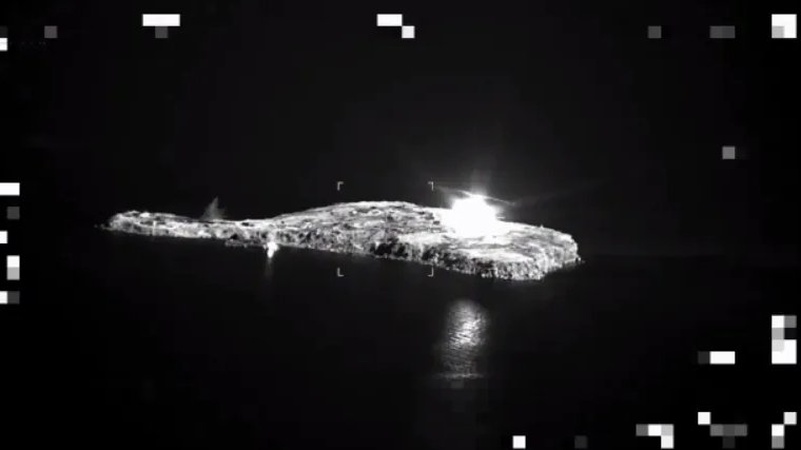 Росіяни з кримського аеродрому скинули фосфорні авіабомби на Зміїний