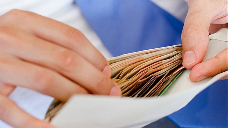 Директорку закладу освіти на Волині прийняла на роботу своїх родичів і виписувала їм премії