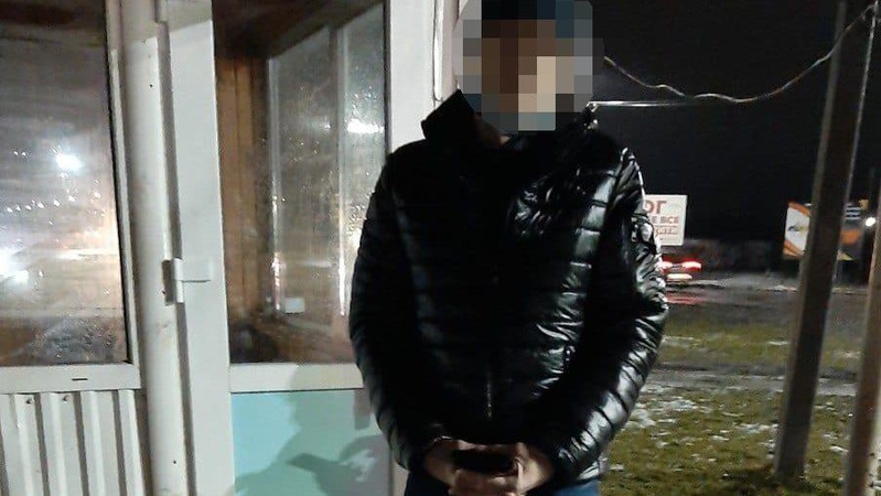 Розшукали й взяли під варту зловмисника, який побив та пограбував пенсіонерку у Луцьку