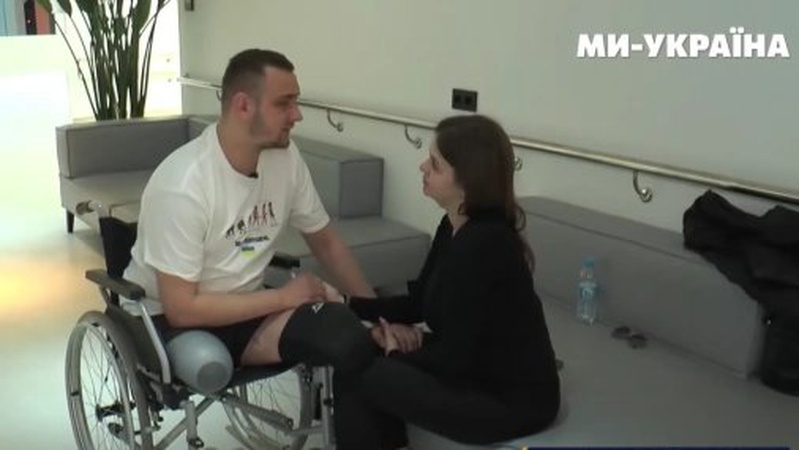 Військовий, який працював і одружився у Луцьку, опановує протези