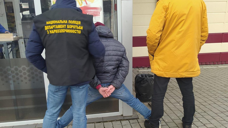 У Луцьку «на гарячому» затримали 19-річного наркоторговця