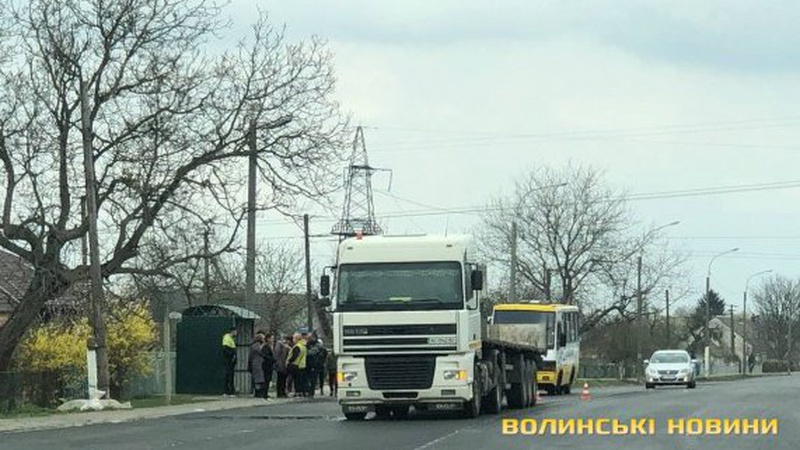 Трагедія під Луцьком: вантажівка на смерть переїхала жінку